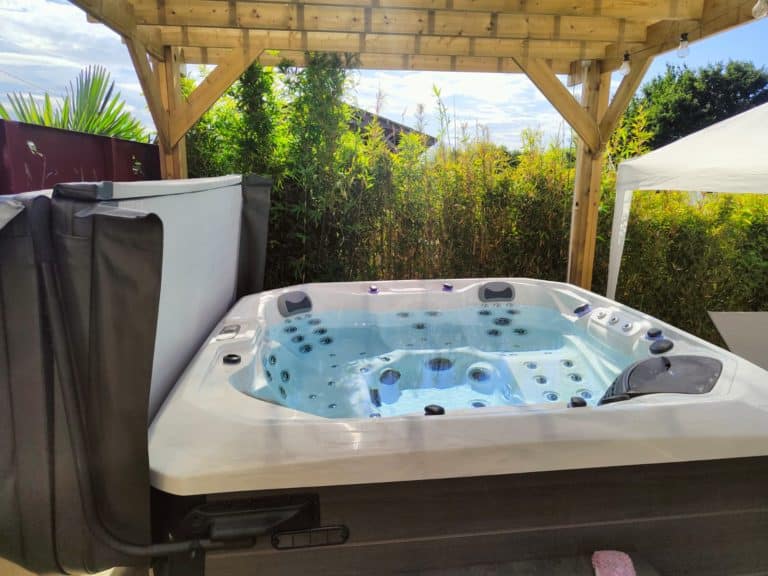 Spa dans un jardin